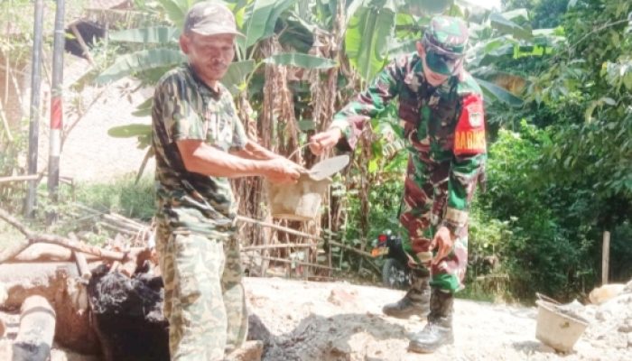 Babinsa Koramil 2306/Mancak Laksanakan Kegiatan Karbak Bersama Warga di Dua Desa