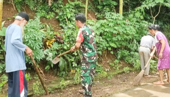 Koramil 2305/Cinangka Giat Karbak di Desa Bulakan dan Mekarsari, Wujud Nyata Kepedulian TNI kepada Masyarakat