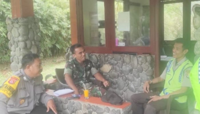 Babinsa Koramil 2304/Anyar Tingkatkan Sinergi dan Kepedulian Warga Lewat Komsos Bahas Kamtibmas