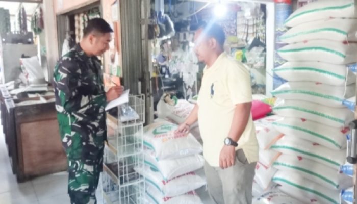 Babinsa Koramil 2301/Cilegon Laksanakan Kegiatan Puanter, Pantau Harga Sembako UMKM di Pasar Tradisional