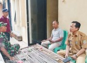 Babinsa Koramil 2303/Pulomerak Giat Laksanakan Komsos Bahas Isu Lingkungan dan Keamanan