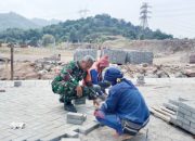 Babinsa Koramil 2303/Pulomerak Laksanakan Karya Bakti Bersama Warga di Cilegon