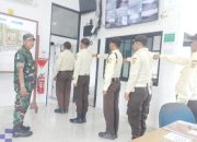 Babinsa Koramil 2303/Pulomerak Latih Security di Dua Kelurahan Demi Tingkatkan Kedisiplinan dan Wawasan Kebangsaan