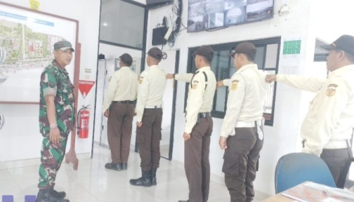 Babinsa Koramil 2303/Pulomerak Latih Security di Dua Kelurahan Demi Tingkatkan Kedisiplinan dan Wawasan Kebangsaan