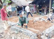 Babinsa Koramil 2305/Cinangka Gelar Aksi Nyata Melalui Kegiatan Karbak Bersama Warga