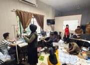 Humanis, Petugas SKCK Polres Maros Tetap Layani Pemohon P3K Paruh Waktu Meski dengan Infus Terpasang