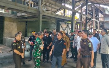 Jampidsus Kejagung dan Tim Satgas PKH Kunjungi Gudang PT. Tinindo Inti Perkasa