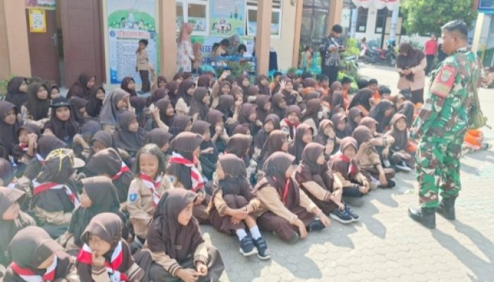 Babinsa Koramil 2307/Ciwandan Berikan Pembekalan Wawasan Kebangsaan kepada Pelajar di Wilayah Citangkil dan Ciwandan