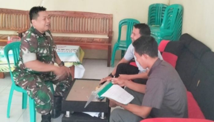 Babinsa Koramil 2302/Bojonegara Laksanakan Komsos Bahas Keamanan Wilayah