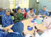 Babinsa Koramil 2301/Cilegon Aktif Jalin Komunikasi Sosial Bahas Dampak Lingkungan dan Bantuan Sosial