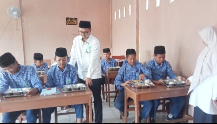 Kepala SMP Islam Darul Musthofa Cilegon Apresiasi Program Makan Bergizi Gratis : Anak-anak Lebih Semangat Belajar