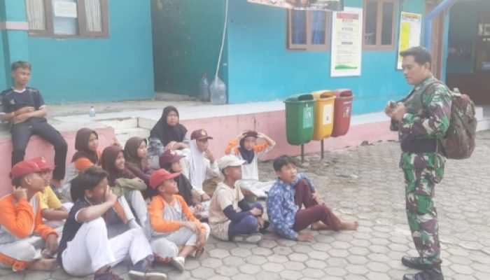 Babinsa Koramil 2305/Cinangka Gencarkan Pembinaan Wawasan Kebangsaan di Sekolah dan Pramuka