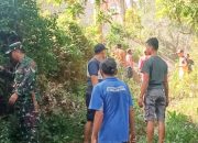 Babinsa Koramil 2306/Mancak Laksanakan Karya Bakti Bersama Warga di Dua Desa