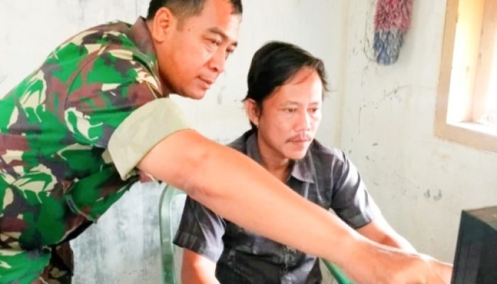 Babinsa Koramil 2305/Cinangka Lakukan Pendataan Luas Wilayah di Dua Desa