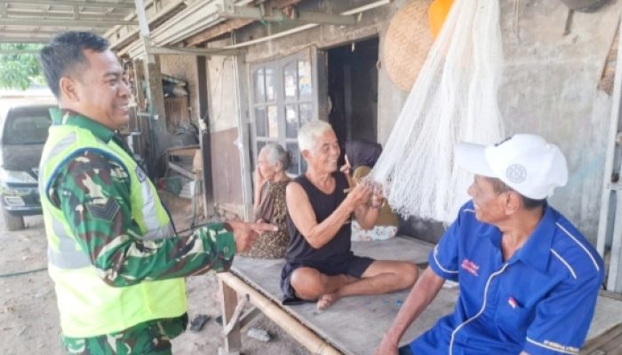 Babinsa Koramil 2305/Cinangka Gelar Komsos: Bahas Toleransi Beragama dan Bahaya Miras di Tengah Masyarakat