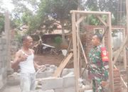 Babinsa Koramil 2305/Cinangka Laksanakan Karya Bakti, Bantu Perbaikan Rumah Warga di Cinangka