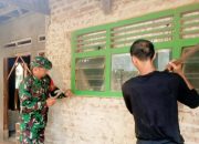 Babinsa Koramil 2306/Mancak Laksanakan Karya Bakti Renovasi dan Pembangunan Rumah Warga