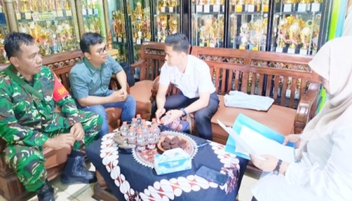 Babinsa Koramil 2304/Anyar Gencarkan Komsos Bahas Kebersihan dan Ketertiban Lingkungan