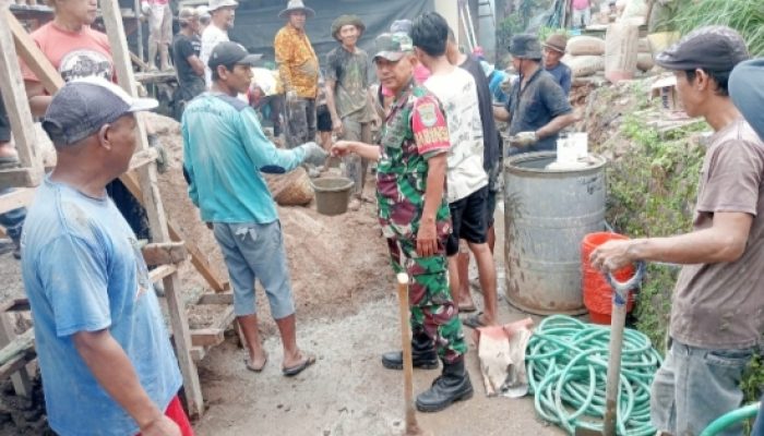 Babinsa Koramil 2301/Cilegon Laksanakan Monitoring Harga Sembako dan Stok Beras di Dua Pasar Tradisional
