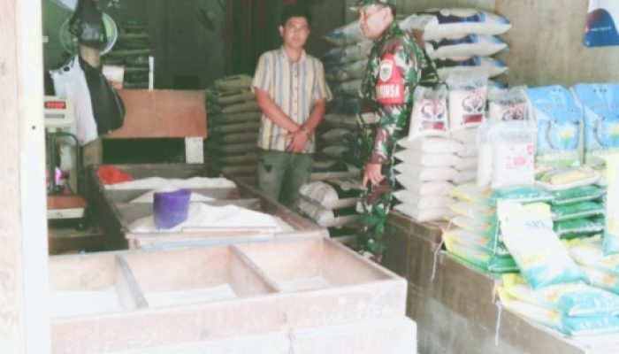 Babinsa Koramil 2303/Pulomerak Giat Karbak Bersama Warga di Dua Lokasi di Kecamatan Grogol