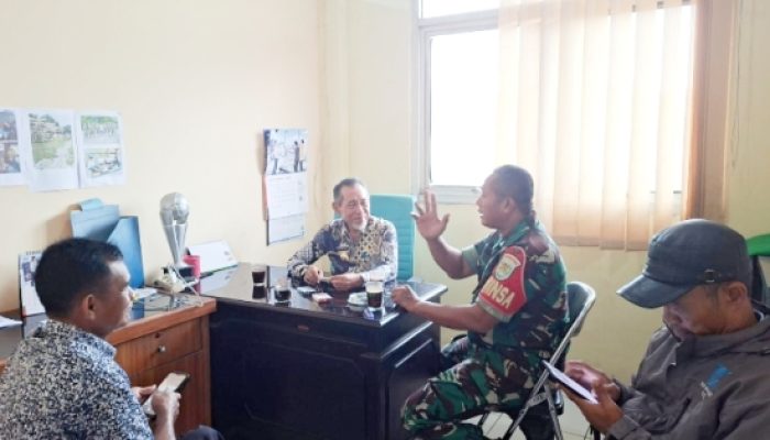 Babinsa Koramil 2307/Ciwandan Ajak Warga Gencarkan Gotong Royong Lewat Komsos