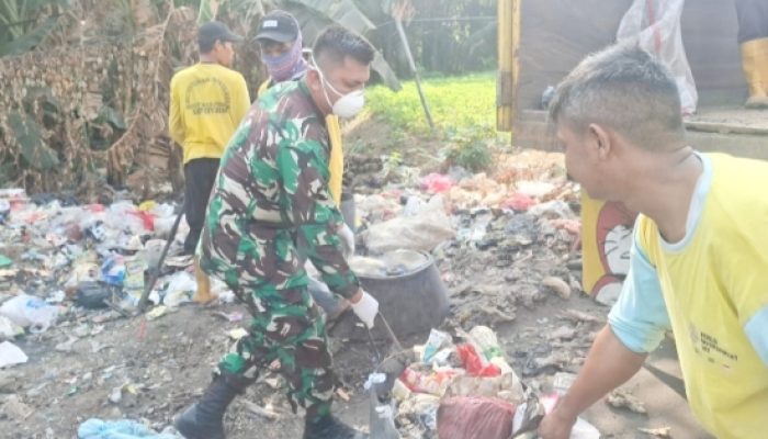 Babinsa Koramil 2302/Bojonegara Gelar Kegiatan Bakti Karbak di Kecamatan Pulo Ampel dan Bojonegara