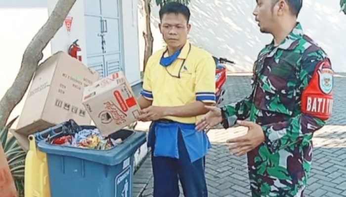 Babinsa Koramil 2301/Cilegon Giat Laksanakan Sosialisasi Penanganan Sampah Plastik melalui Bank Sampah