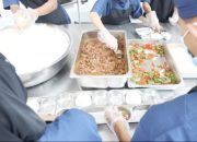 Program Makan Bergizi Gratis Tak Hanya Bantu Pelajar, tapi Juga Buka Lapangan Kerja untuk Anak Muda