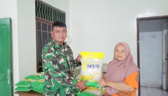 Kegiatan PUANTER Babinsa Koramil 2302/Bojonegara : Fogging dan Pendampingan Penyaluran Beras Bulog di Wilayah Bojonegara
