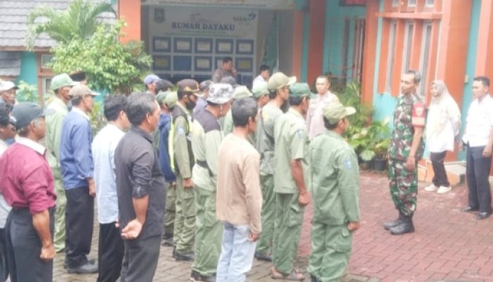 Babinsa Koramil 2307/Ciwandan Laksanakan Pembinaan Ketahanan Wilayah di Dua Kelurahan
