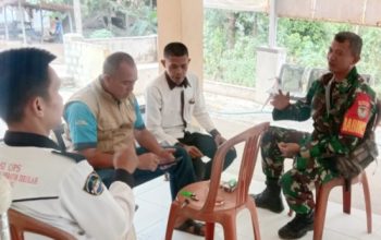Babinsa Koramil 2306/Mancak Jalin Komunikasi Sosial Bersama Tokoh dan Aparatur Desa