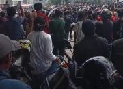 Aksi Unjuk Rasa di Depan Kantor PT. Timah Ricuh, Polisi Lepas Tembakan Gas Air Mata
