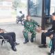Babinsa Koramil 2303/Pulomerak Gencarkan Komsos di Wilayah Binaan, Bahas Keamanan dan Kebersihan Lingkungan
