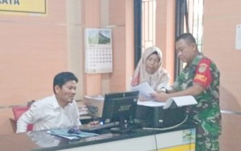 Babinsa Koramil 2307/Ciwandan Dukung Pendataan Penduduk Melalui Kegiatan Puanter di Wilayah Binaan