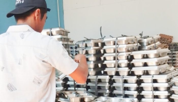 Cerita Istri Tukang Cuci Ompreng MBG : Suami Makan Sisa, Tak Pernah Keracunan