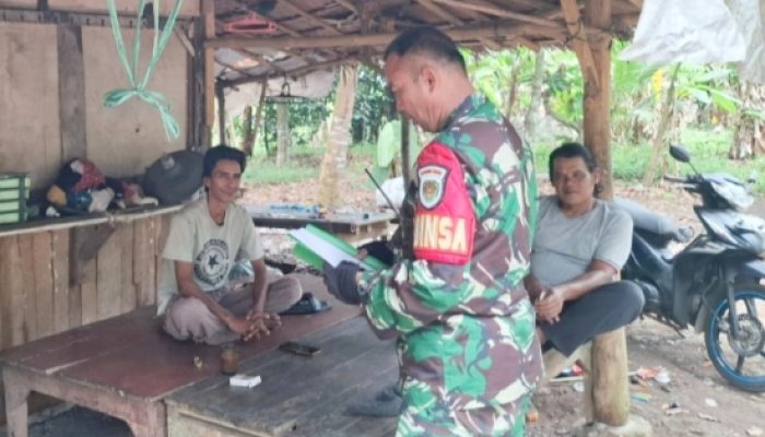 Babinsa Koramil Mancak Gelar Karya Bakti di Dua Desa Sekaligus