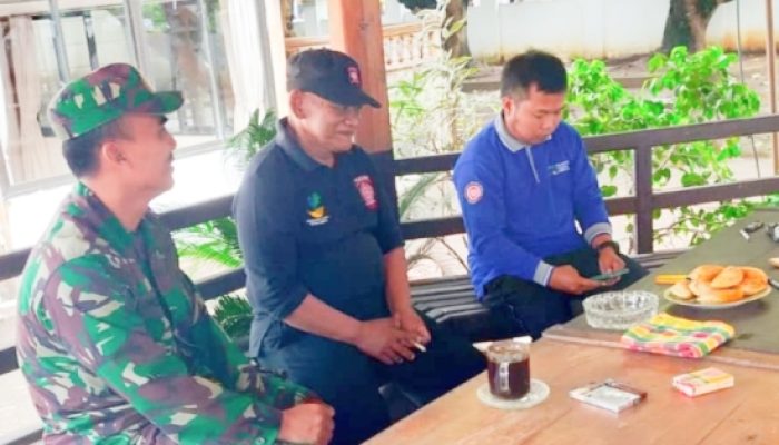 Babinsa Koramil 2304/Anyar Gelar Komsos Bahas Lingkungan dan Kamtibmas di Kecamatan Anyar