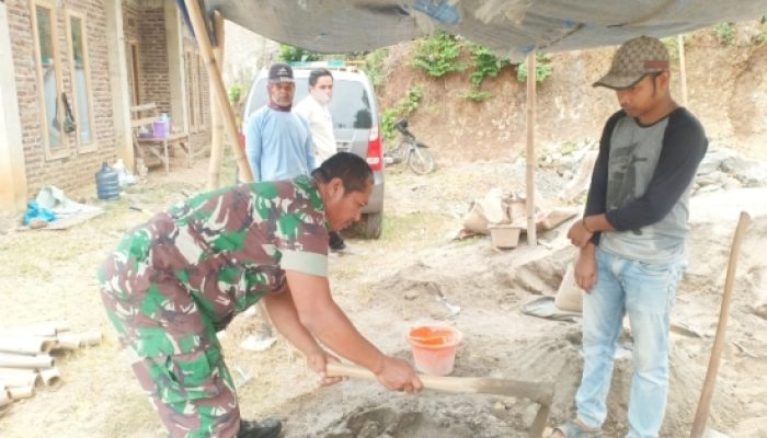 Babinsa Koramil 2307/Ciwandan Gelar Karya Bakti Bersama Warga di Dua Kelurahan
