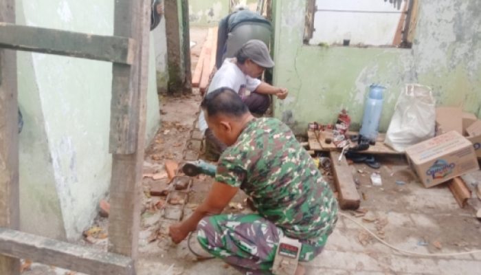 Babinsa Koramil 2305/Cinangka Laksanakan Karya Bakti di Desa  Karang Suraga dan Sindanglaya