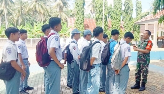 Babinsa Koramil 2305/Cinangka Laksanakan Bintahwil kepada Siswa SMA di Cinangka