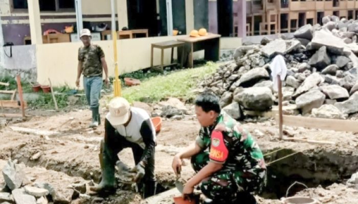 Babinsa Koramil 2303/Pulomerak Aktif Dalam Kegiatan Karbak Bersama Warga