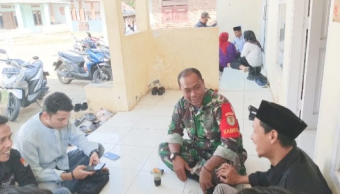 Babinsa Koramil 2306/Mancak Jalin Komunikasi Sosial dengan Warga dan Perangkat Desa