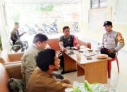 Babinsa Koramil 2302/Bojonegara Aktif Jalin Komsos, Bahas Keamanan dan Gotong Royong Bersama Warga