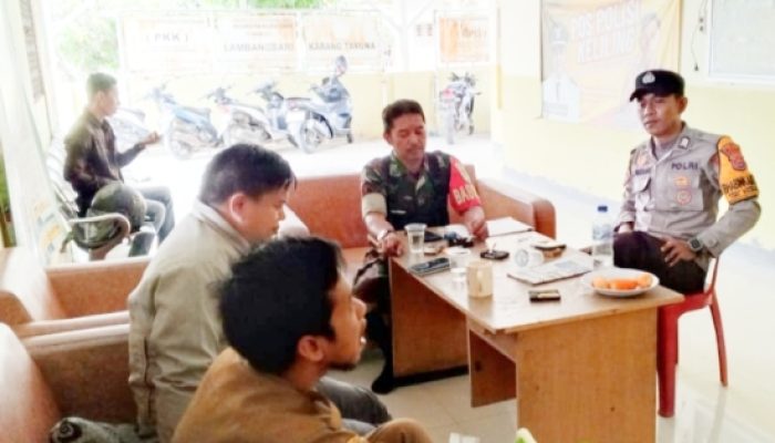 Babinsa Koramil 2302/Bojonegara Aktif Jalin Komsos, Bahas Keamanan dan Gotong Royong Bersama Warga