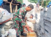 Babinsa Koramil 2306/Mancak Laksanakan Giat Karya Bakti Bersama Warga di Dua Desa