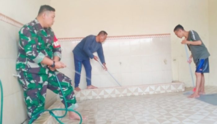Babinsa Koramil 2302/Bojonegara Laksanakan Karya Bakti, Wujud Nyata Kepedulian TNI terhadap Masyarakat