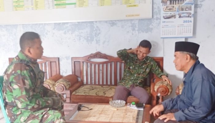 Babinsa Koramil 2305/Cinangka Gencarkan Komsos Bersama Tokoh Masyarakat Bahas Isu Kenakalan Remaja dan Bahaya Narkoba