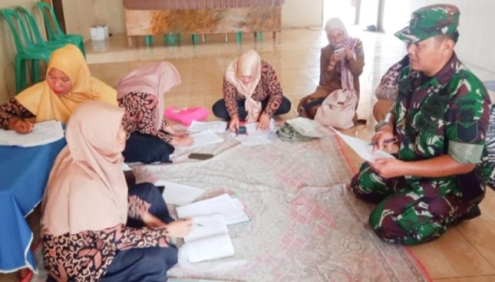 Babinsa Koramil 2306/Mancak Laksanakan Kegiatan Puanter, Fokus pada Pendataan Stunting dan Warga Kurang Mampu