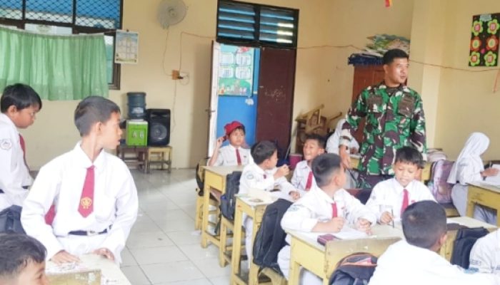 Babinsa Koramil 2303/Pulo Merak Gencarkan Pembinaan Wilayah : Edukasi Anak Sekolah dan Aparat Keamanan Soal Keselamatan dan Bahaya Narkoba