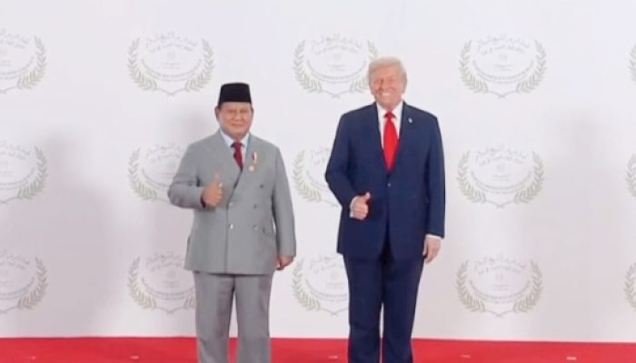 Momen Santai di Tengah KTT : Prabowo-Trump Tunjukkan Keakraban Lewat Gestur Jempol